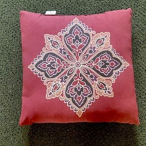 Outdoor throw pillows